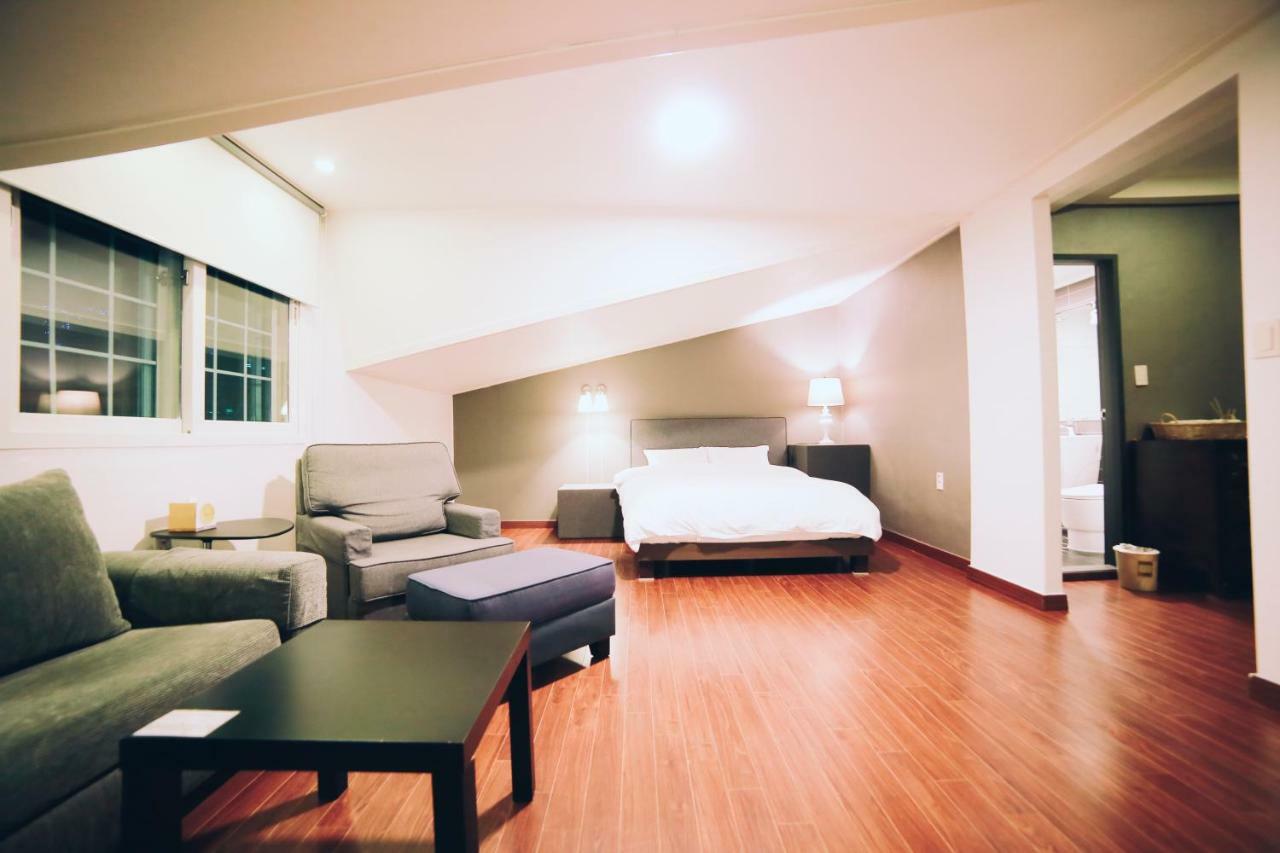 Gonggan Residence Hotel Geoje Exterior foto